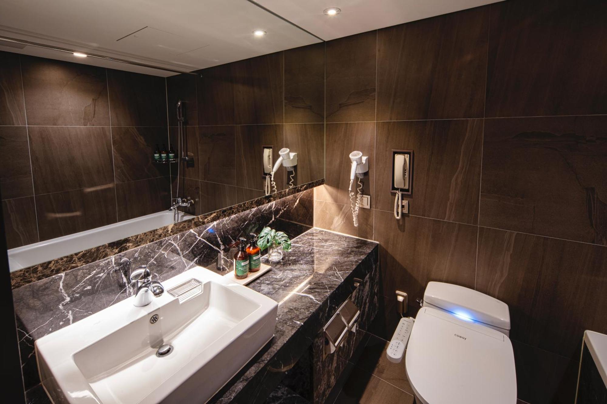 Voco Myeongdong By Ihg Hotel