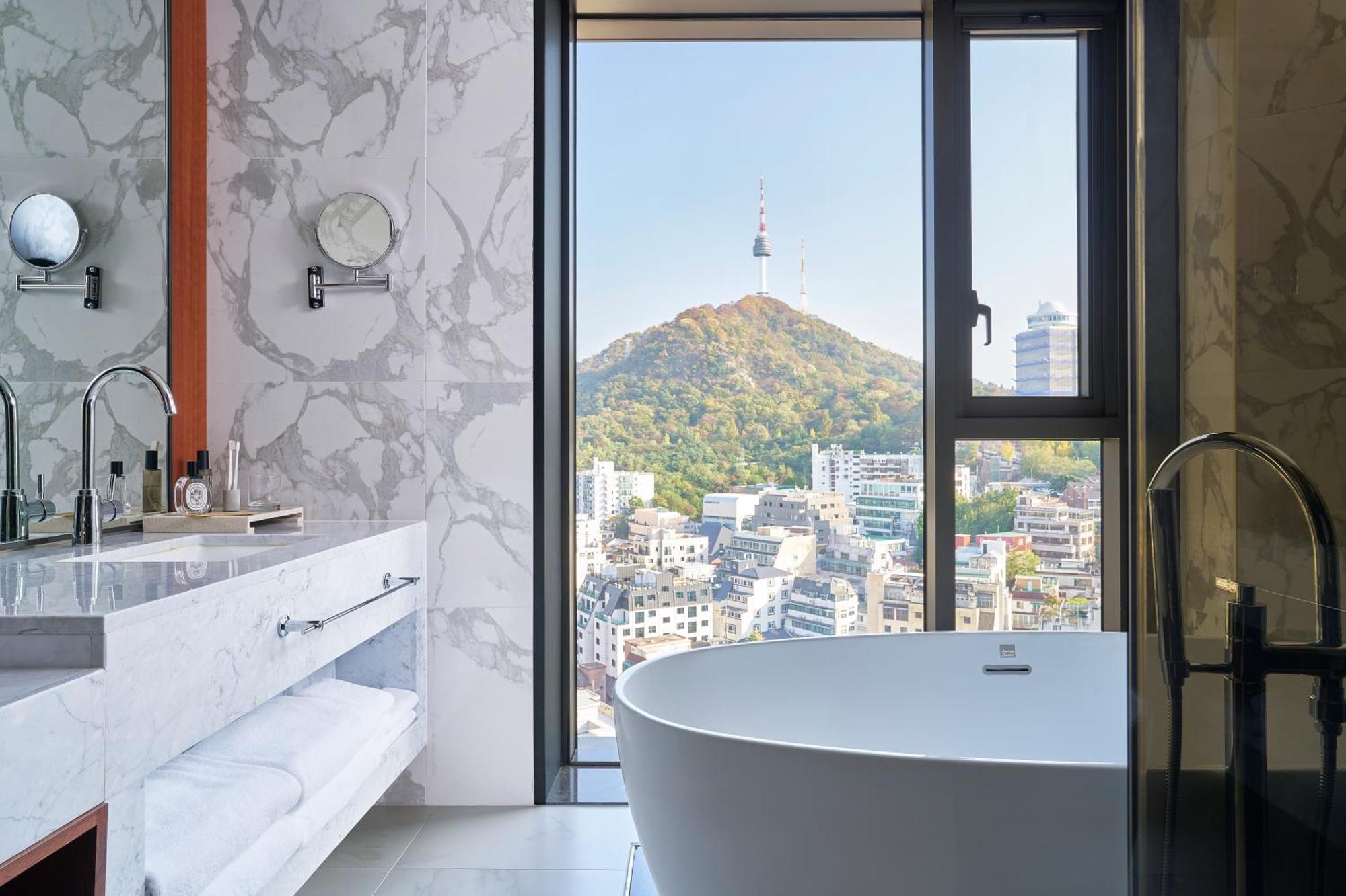 Hotel Voco Myeongdong By Ihg 4*